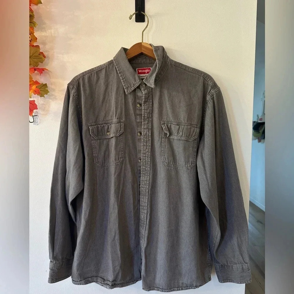 Wrangler Men's Gray Button-Down Casual Shirt